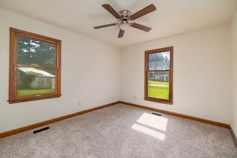 Bedroom - 300 Pine St, Jarratt, VA 23867 photo 3 of 5