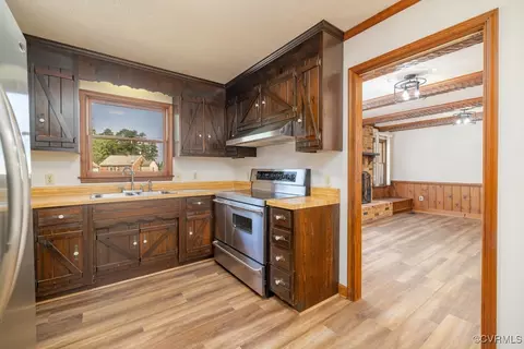 Kitchen - 300 Pine St, Jarratt, VA 23867 photo 2 of 3