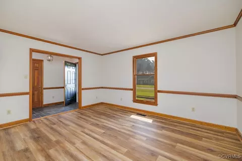 Living - 300 Pine St, Jarratt, VA 23867 photo 3 of 4