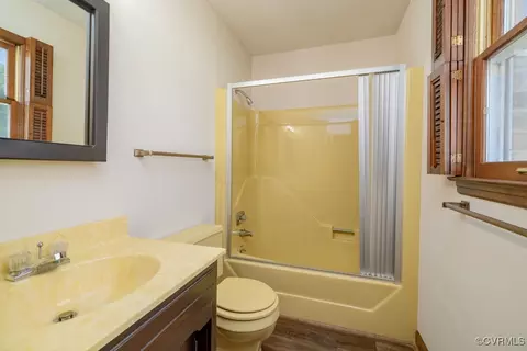 Bath - 300 Pine St, Jarratt, VA 23867 photo 4 of 4