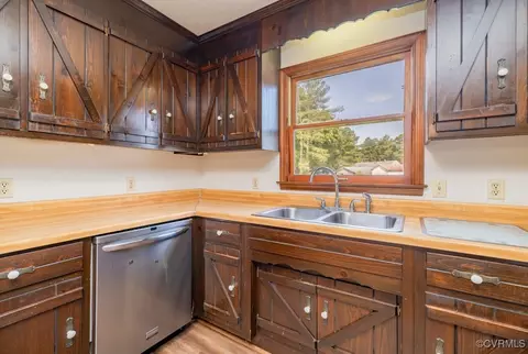 Kitchen - 300 Pine St, Jarratt, VA 23867 photo 3 of 3