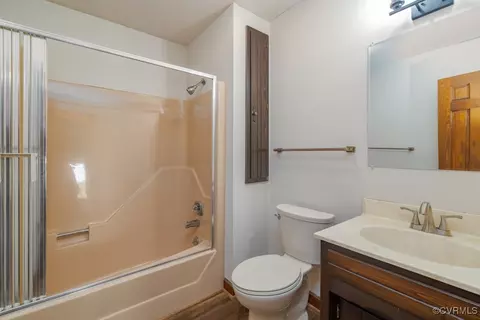 Bath - 300 Pine St, Jarratt, VA 23867 photo 1 of 4