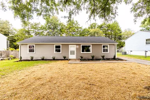 4007 Williamsburg Dr, Hopewell, VA 23860