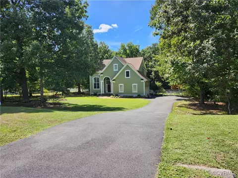 14330 Woodland Hill Dr, Colonial Heights, VA 23834