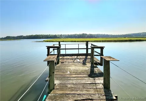 7588 Ware Neck Rd, Gloucester, VA 23061 photo 2