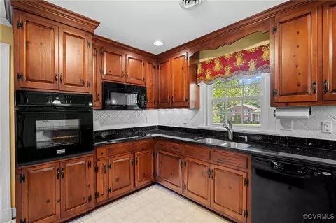 9068 Greenlake Cir, Mechanicsville, VA 23116