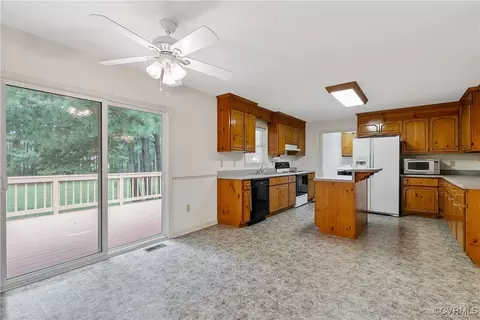 Kitchen - 10044 Amber Dr, Sutherland, VA 23885 photo 5 of 5