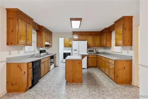 Kitchen - 10044 Amber Dr, Sutherland, VA 23885 photo 2 of 5