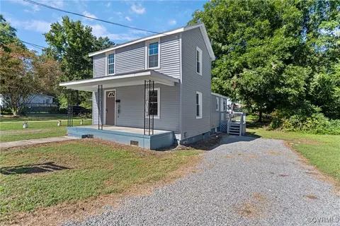 735 Halifax St, Emporia, VA 23847