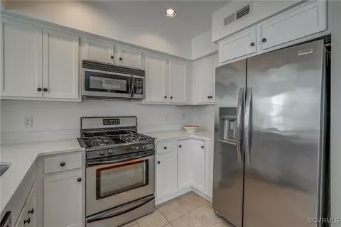 Kitchen - 51 E Lock Ln, Richmond, VA 23226 photo 2 of 3