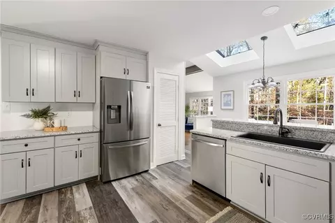 Kitchen - 5909 Watch Harbour Rd, Midlothian, VA 23112 photo 4 of 5