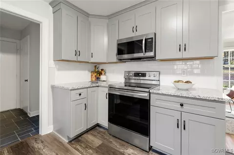 Kitchen - 5909 Watch Harbour Rd, Midlothian, VA 23112 photo 2 of 5