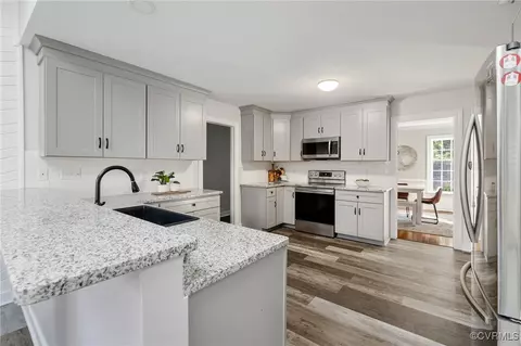 Kitchen - 5909 Watch Harbour Rd, Midlothian, VA 23112 photo 5 of 5