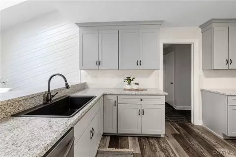Kitchen - 5909 Watch Harbour Rd, Midlothian, VA 23112 photo 3 of 5