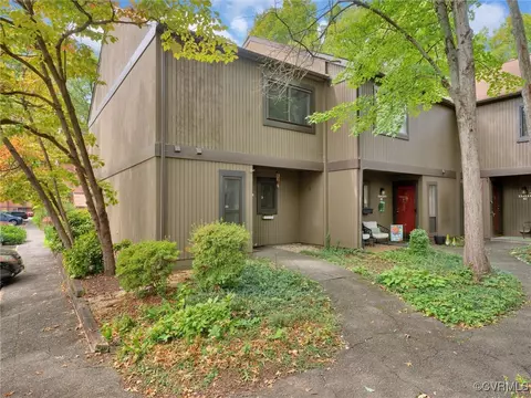 11622 E Briar Patch Dr, Midlothian, VA 23113