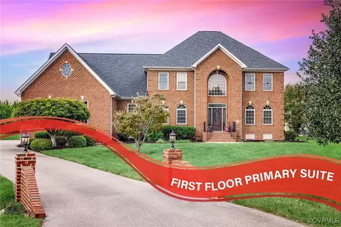 12400 Hogans Dr, Chester, VA 23836
