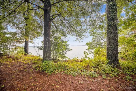 View/Area - 5754 York Haven Ln, Gloucester, VA 23061 photo 2 of 4