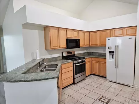 Kitchen - 1315 Tannery Cir, Midlothian, VA 23113 photo 3 of 3