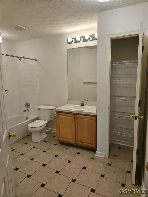 Bath - 1315 Tannery Cir, Midlothian, VA 23113 photo 3 of 3