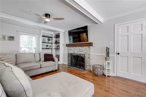 Living - 2913 Fox Chase Dr, Midlothian, VA 23112 photo 5 of 6