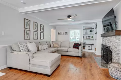 Living - 2913 Fox Chase Dr, Midlothian, VA 23112 photo 2 of 6