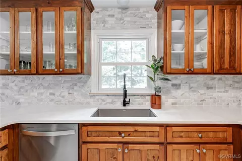 Kitchen - 2913 Fox Chase Dr, Midlothian, VA 23112 photo 4 of 6