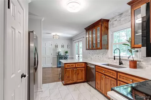 Kitchen - 2913 Fox Chase Dr, Midlothian, VA 23112 photo 5 of 6