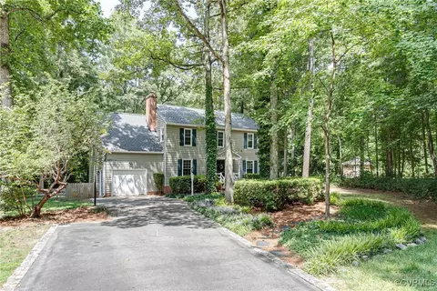 Exterior - 2913 Fox Chase Dr, Midlothian, VA 23112 photo 2 of 7