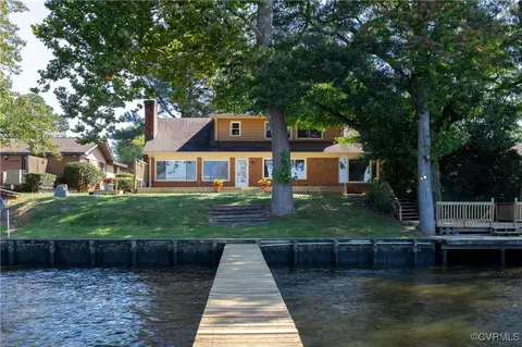 3078 N Riverside Dr, Lanexa, VA 23089
