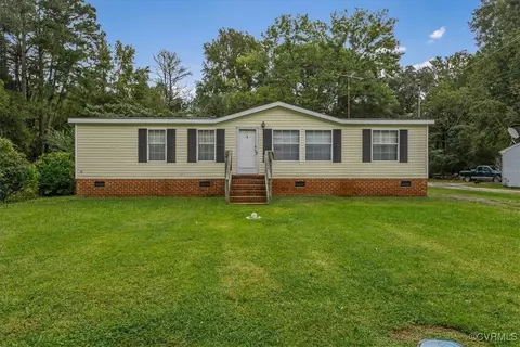 211 Savedge Ave, Wakefield, VA 23888