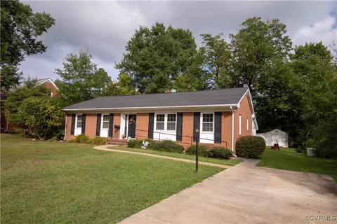 403 College Ave, Blackstone, VA 23824