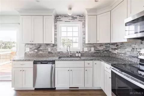 226 Pointers Dr, West Point, VA 23181 photo 9