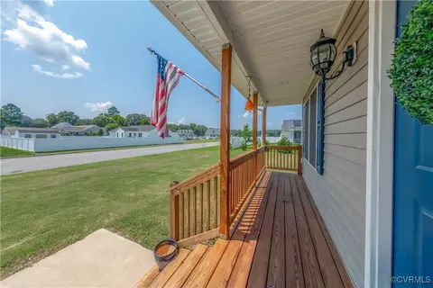 226 Pointers Dr, West Point, VA 23181 photo 3