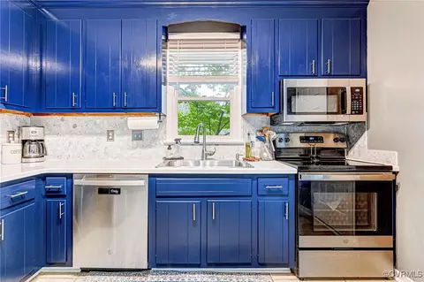 Kitchen - 7011 Spring Trace Ter, Midlothian, VA 23112 photo 3 of 4
