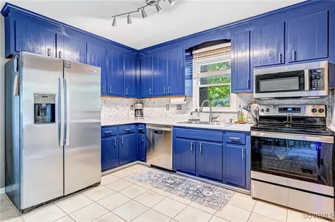 Kitchen - 7011 Spring Trace Ter, Midlothian, VA 23112 photo 2 of 4