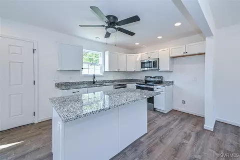 Kitchen - 315 Riverside Dr, Lanexa, VA 23089 photo 1 of 2