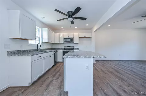 Kitchen - 315 Riverside Dr, Lanexa, VA 23089 photo 2 of 2