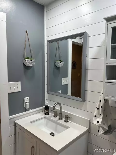 Bath - 690 Pine Rd, Halifax, VA 24558 photo 3 of 3