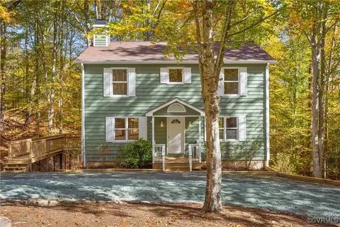 6 Goldfinch Ct, Palmyra, VA 22963
