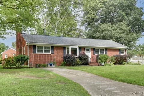 16 Bonita Dr, Newport News, VA 23602