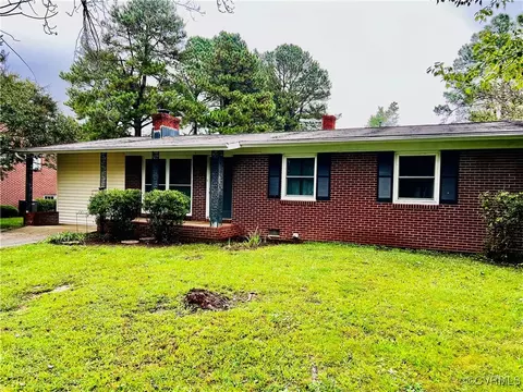27 Ridge Rd, Blackstone, VA 23824