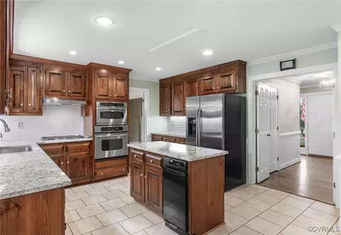 Kitchen - 2220 Heathland Dr, Midlothian, VA 23113 photo 2 of 4