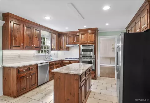 Kitchen - 2220 Heathland Dr, Midlothian, VA 23113 photo 1 of 4