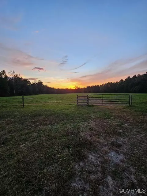 1157 Cedar Hill Rd, Blackstone, VA 23824