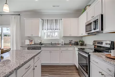 Kitchen - 219 Poplar Forest Ct, Aylett, VA 23009 photo 4 of 5