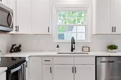 Kitchen - 4005 Echo Ridge Pl, Midlothian, VA 23112 photo 5 of 6