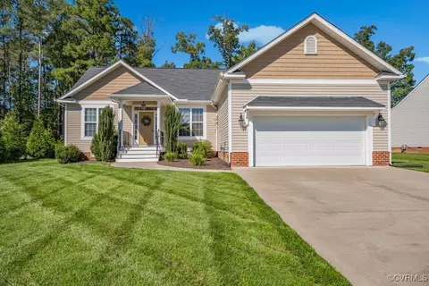 3900 Harrmeadow Ln, Chester, VA 23831