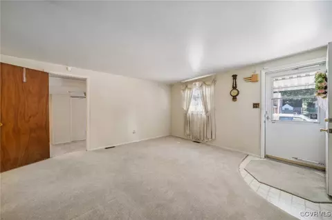 1409 Seward Dr, Hampton, VA 23663 photo 4
