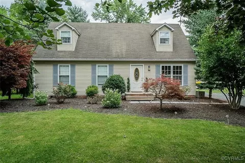 206 3rd St, Grottoes, VA 24441