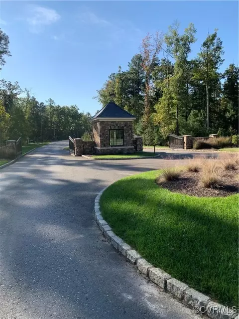 945 Fawn Haven Dr, Midlothian, VA 23113